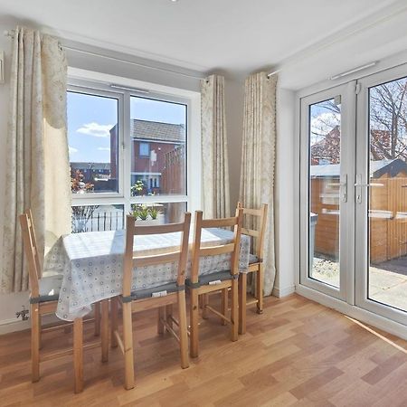The Metcombe - Holiday Home With Free Parking 10 Minutes Walk To Etihad Stadium & Coop Live Arena Манчестър Екстериор снимка
