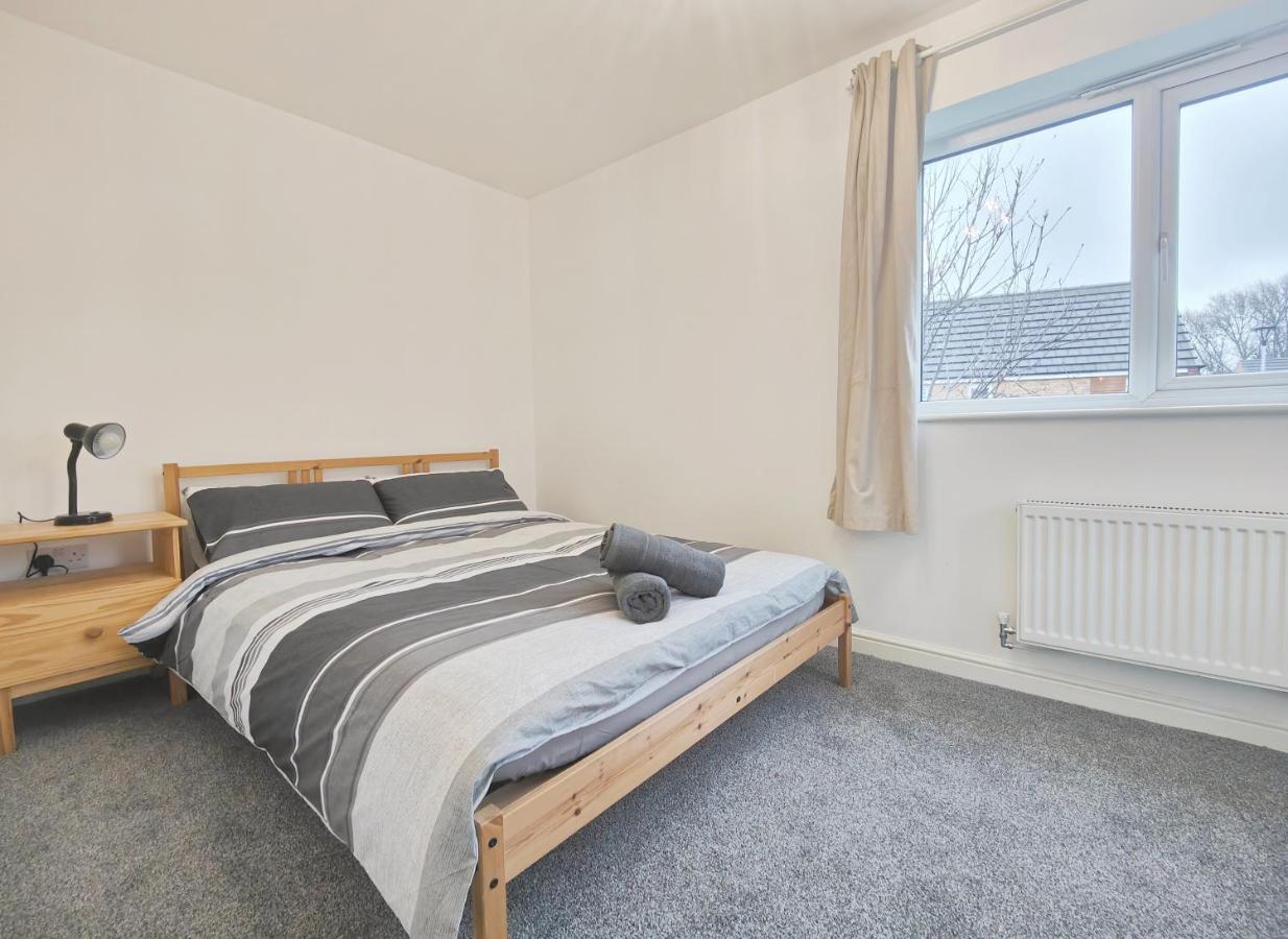 The Metcombe - Holiday Home With Free Parking 10 Minutes Walk To Etihad Stadium & Coop Live Arena Манчестър Екстериор снимка