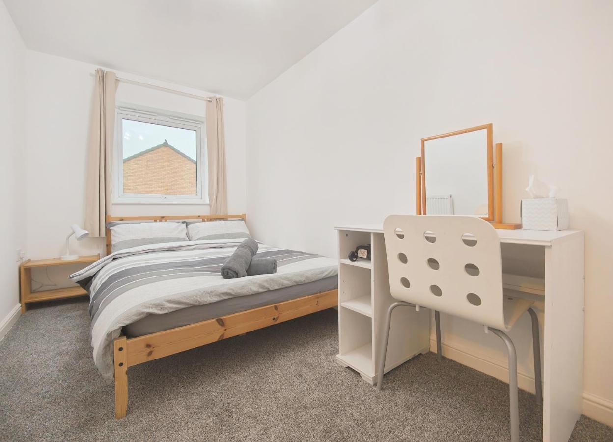 The Metcombe - Holiday Home With Free Parking 10 Minutes Walk To Etihad Stadium & Coop Live Arena Манчестър Екстериор снимка